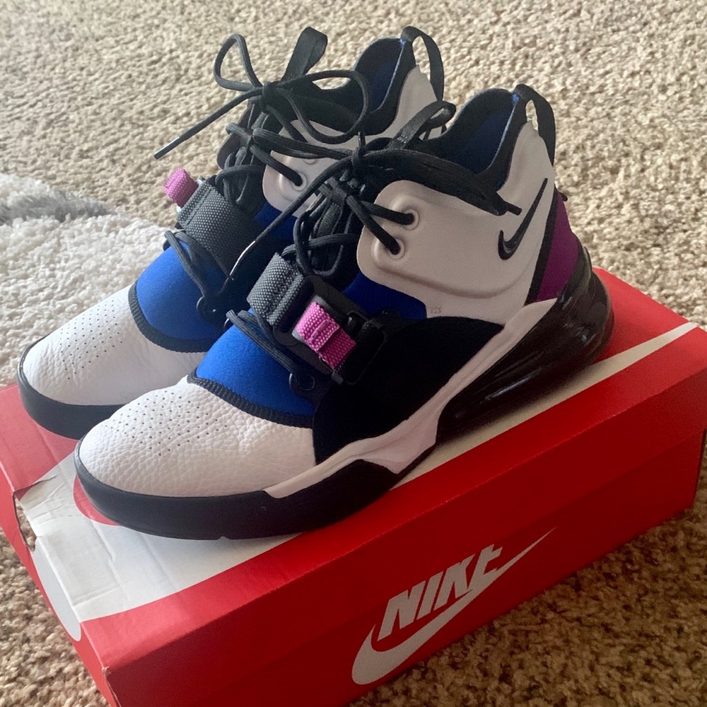 Nike Air Force 270